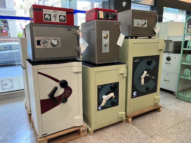 ตู้นิรภัยกันไฟกันขโมย ยี่ห้อ Chubb และ Chubbsafes มีให้เลือกหลายรุ่น