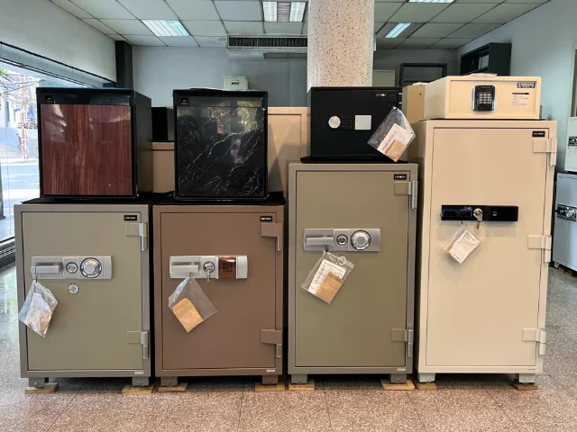 ตู้เซฟนิรภัย ยี่ห้อ Uchida ระบบรหัสหมุน และ รหัสอิเล็กทรอนิกส์