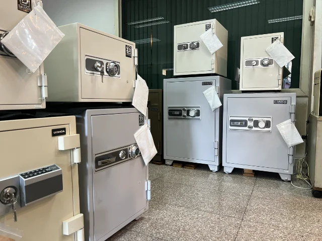 ตู้เซฟนิรภัยกันไฟ ยี่ห้อ Daiichi ระบบรหัสหมุน มีให้เลือกหลายขนาด