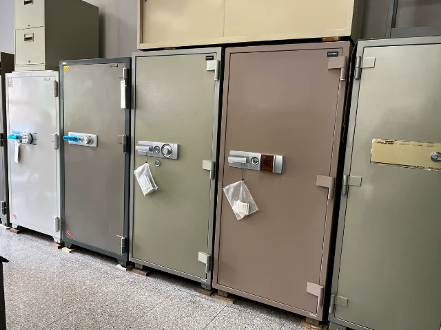 ตู้เซฟนิรภัยขนาดใหญ่ ระบบรหัสหมุน และรหัสอิเล็กทรอนิกส์